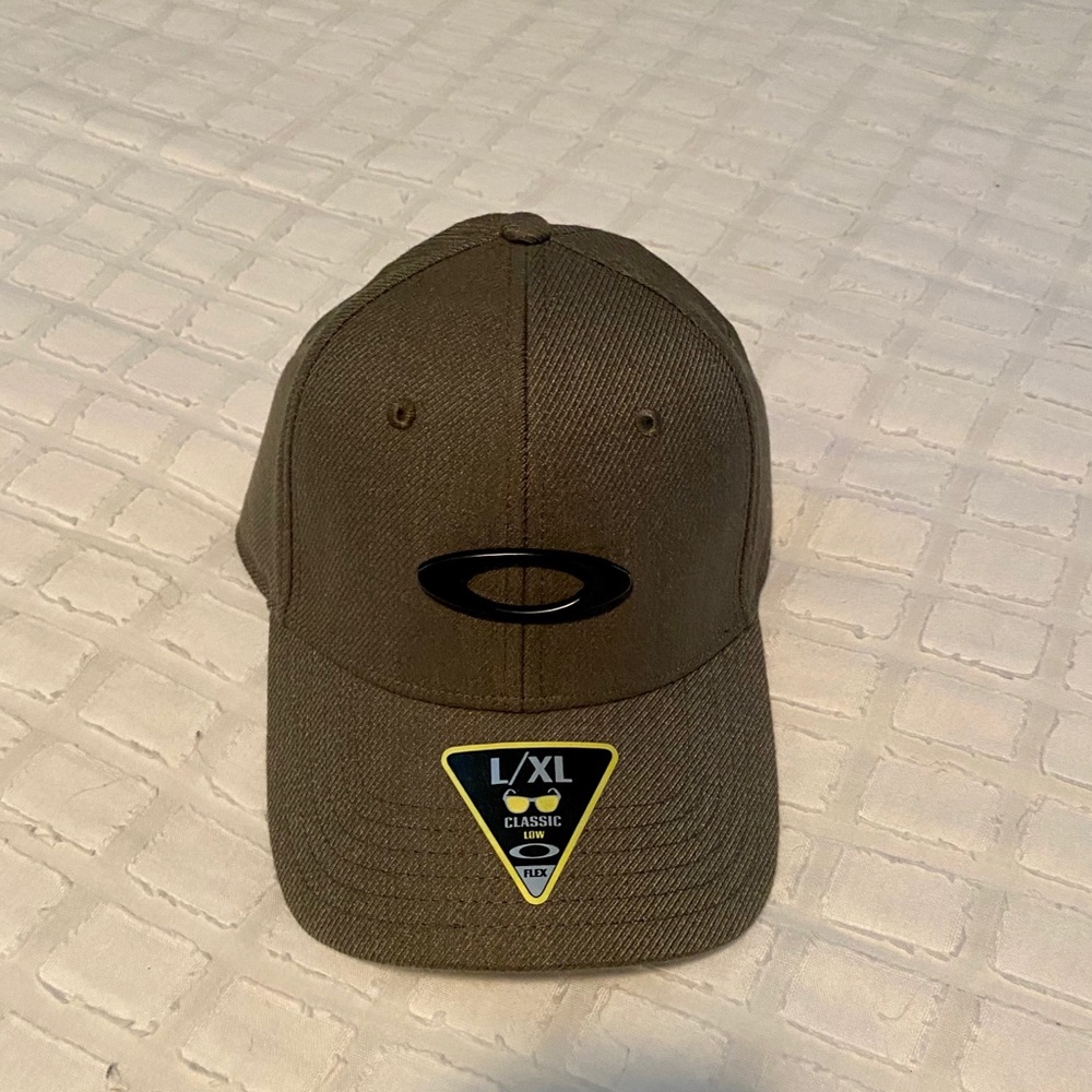 Oakley hat
